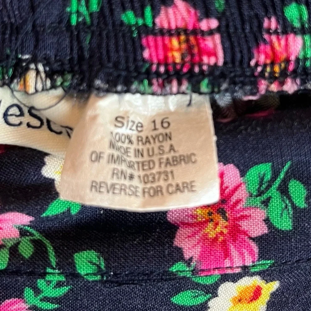 Appleseeds Vintage Floral Skirt with Pockets